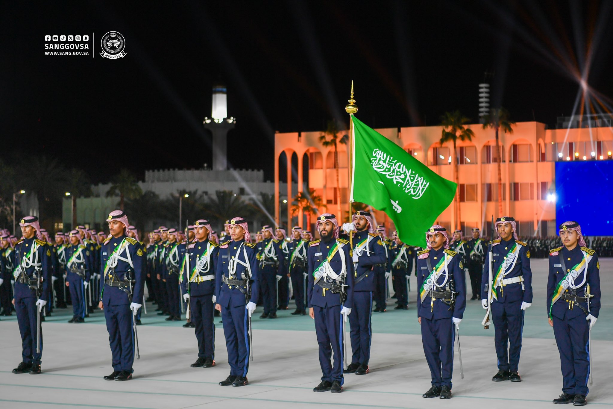 سمو وزير الحرس الوطني يرعى تخريج دورة تأهيل الضباط الجامعيين الخامسة والثلاثين والدفعة الأربعين من طلبة كلية الملك خالد العسكرية